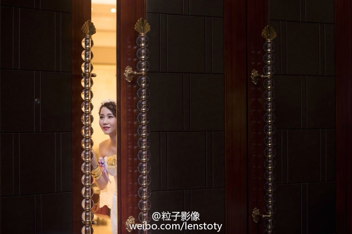 熊猫体育首页|何炅白敬亭齐聚破案 网友神P图成村委会现场毫无违和感(图4) 熊猫体育