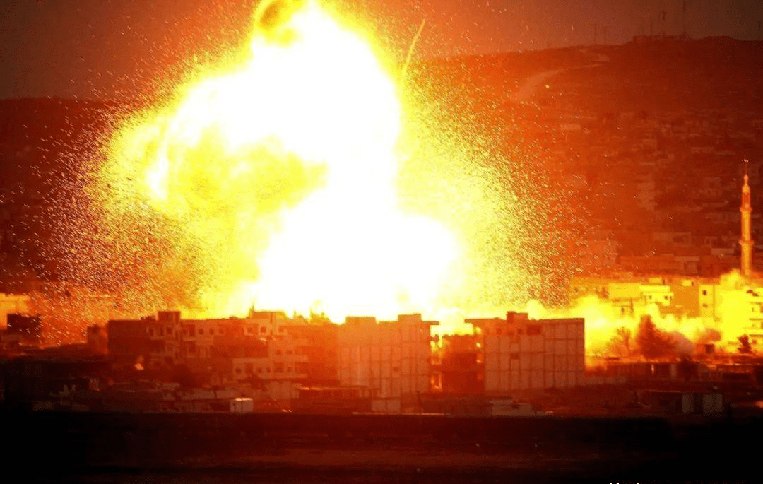 【熊猫体育公司】
武器库遭袭后 伊朗出动最雄师舰首次演习 将破坏美国军事计划？(图2)