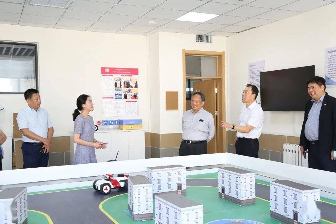 “熊猫体育首页”
【深化教育互联】同济大学一行来访(图8)