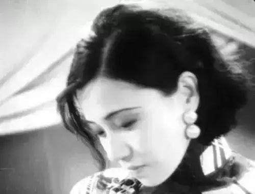 《末班车后,在胶囊旅馆向上司传递微热的夜晚》剧情介绍‘熊猫体育公司’(图3) 熊猫体育