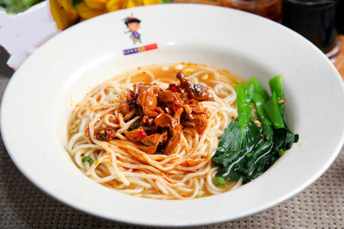 线报精准!港警拦截出租车与私家车截获汽油弹火枪【熊猫体育公司】(图1) 熊猫体育公司