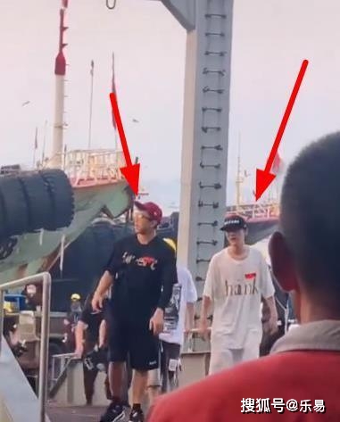 
邓超录节目情况简陋 鹿晗脱离“韩式盛饰”变化大 陈赫又白又胖“熊猫体育公司”(图2)