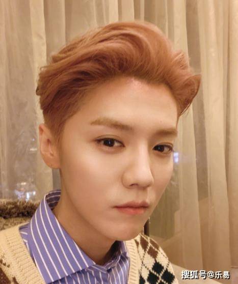 
邓超录节目情况简陋 鹿晗脱离“韩式盛饰”变化大 陈赫又白又胖“熊猫体育公司”(图9)