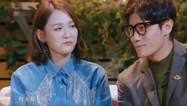 
41岁陈乔恩与男友同框秀恩爱 发际线难掩老态 变化大到认不出！-熊猫体育公司(图5)