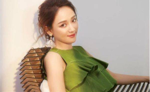 
41岁陈乔恩与男友同框秀恩爱 发际线难掩老态 变化大到认不出！-熊猫体育公司(图7)