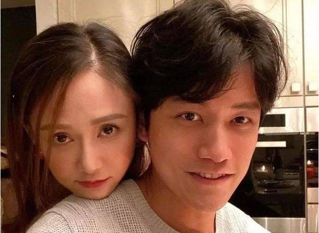 
41岁陈乔恩与男友同框秀恩爱 发际线难掩老态 变化大到认不出！-熊猫体育公司(图10)