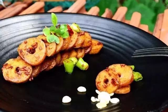 【熊猫体育首页】绿营修法打“中共代理人” 台评论员怒批:美日小狗腿(图1) 熊猫体育公司